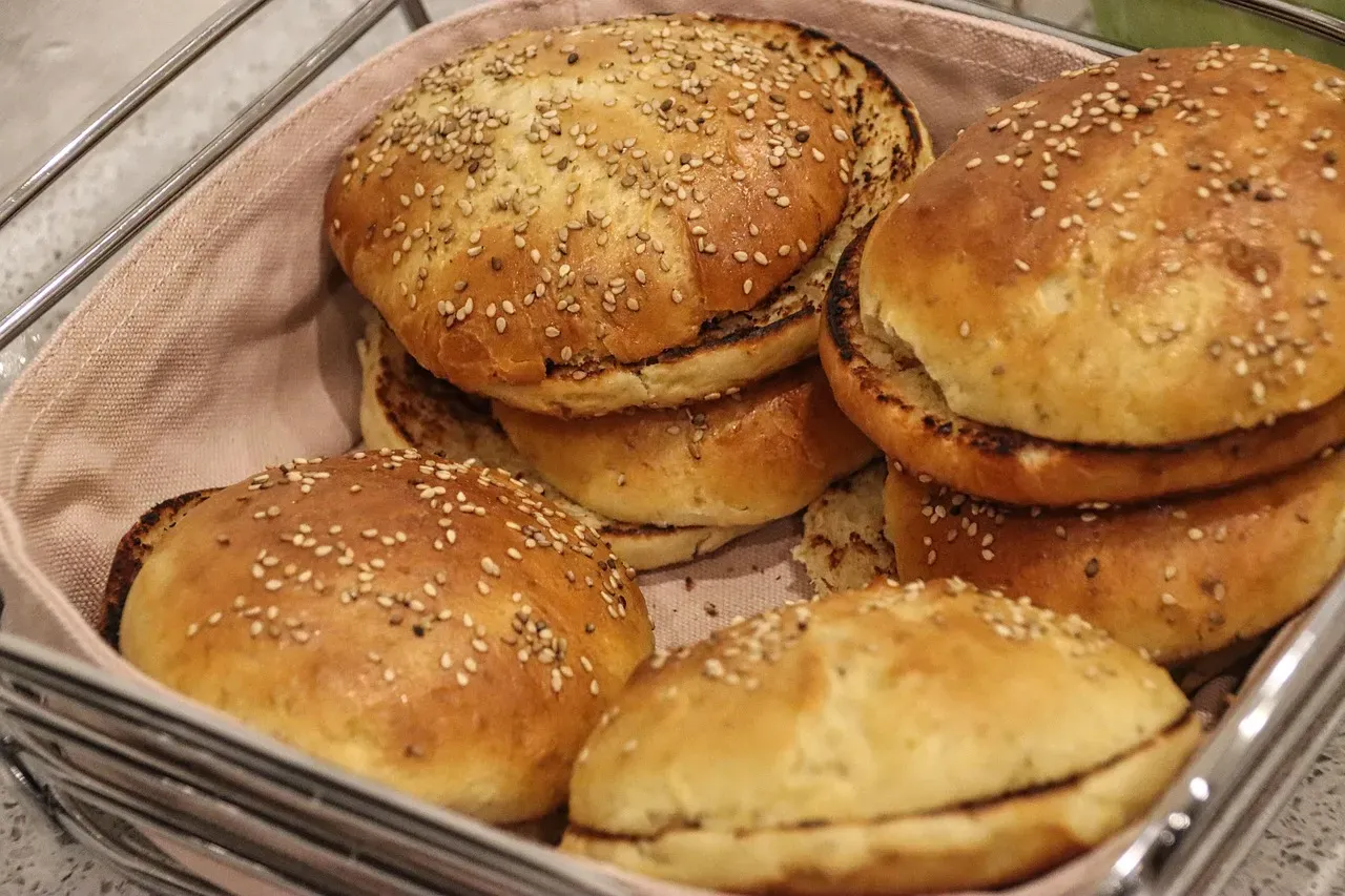 8. The Bun Is Not an Afterthought - It Is Half the Burger (Image Credits: Pixabay)