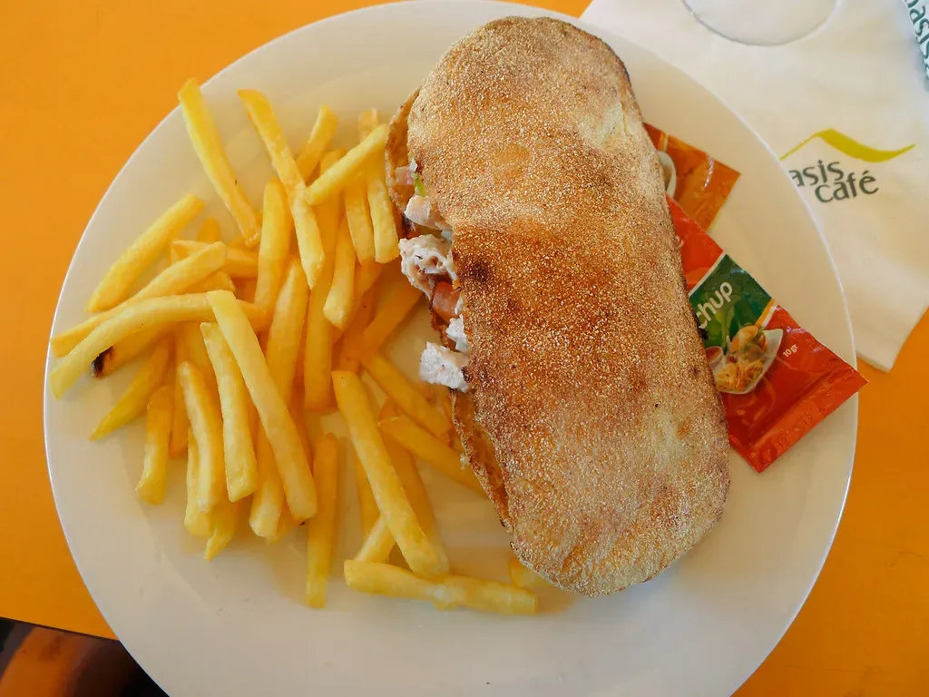 Fast Food: The Quick Meal with Long-Term Consequences (Image Credits: Flickr)
