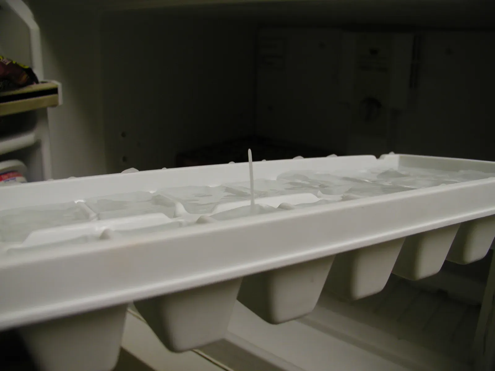 6. Use Ice Cube Trays for Small Ingredient Portions (Image Credits: Wikimedia)