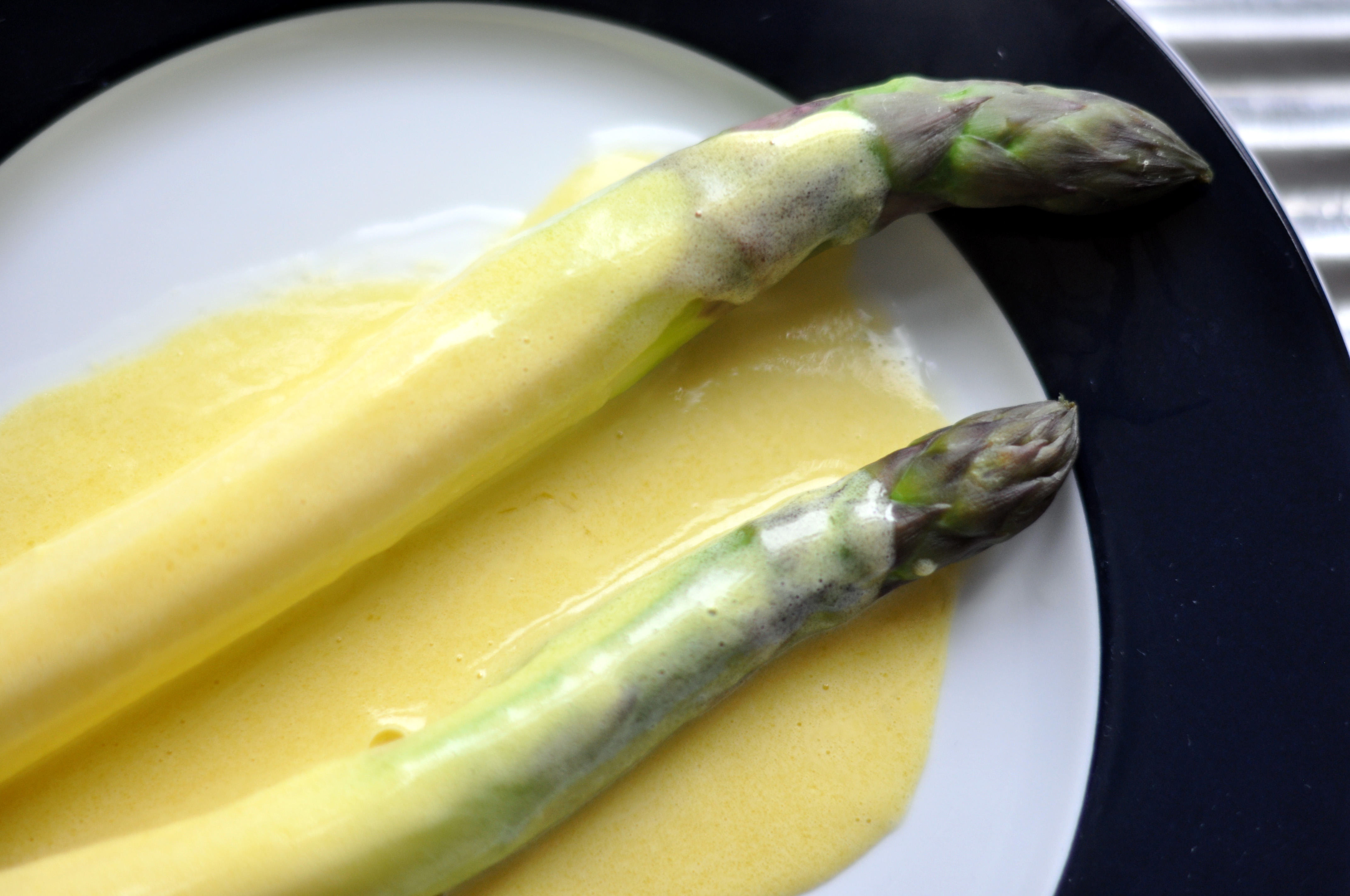 Hollandaise and Other Delicate Sauces (Image Credits: Wikimedia)