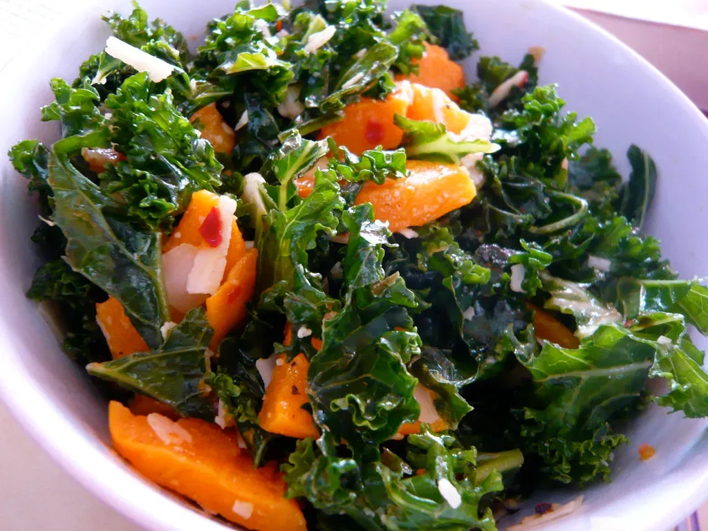 8. The Overloaded Kale Salad: A Once-Trendy Staple Now Signaling Menu Fatigue (WordRidden, Flickr, CC BY 2.0)