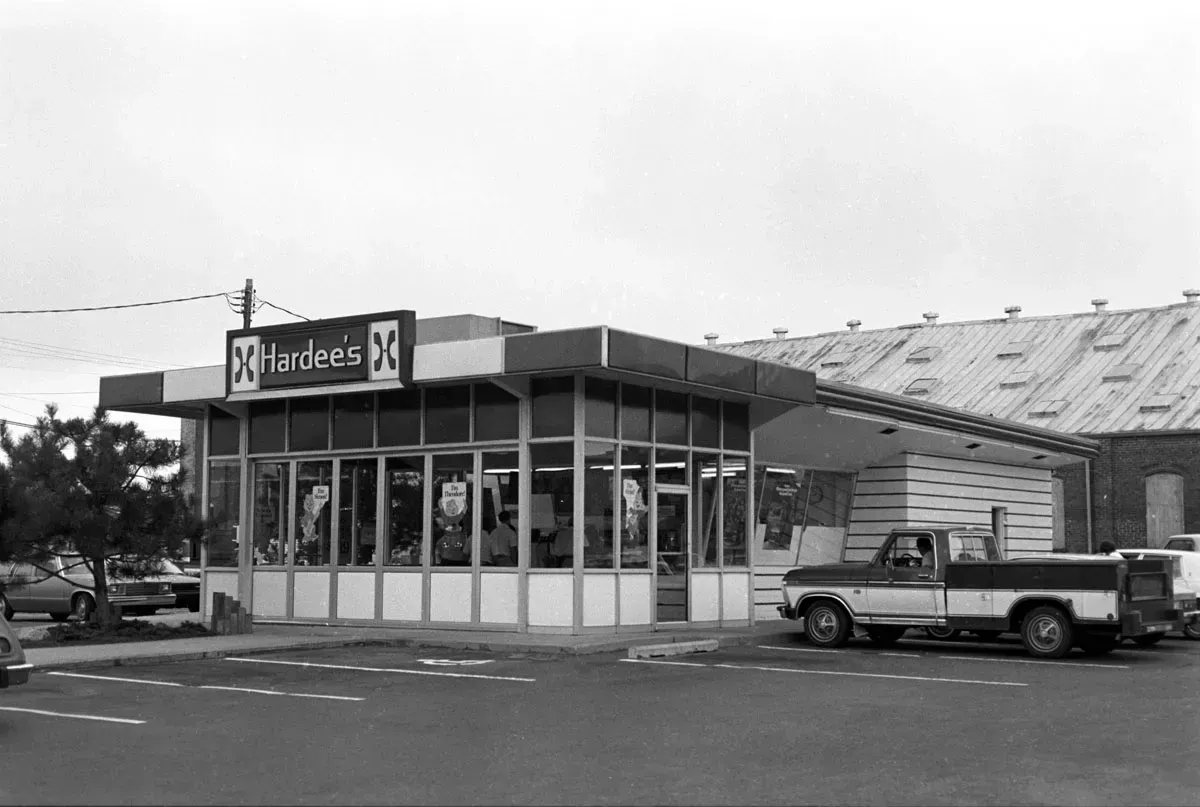 10. Carl's Jr. and Hardee's: The Slowest Start-to-Finish Experience (Image Credits: N_95_4_597 Hardees #1 Rocky Mount, NC, 1980's, No restrictions)