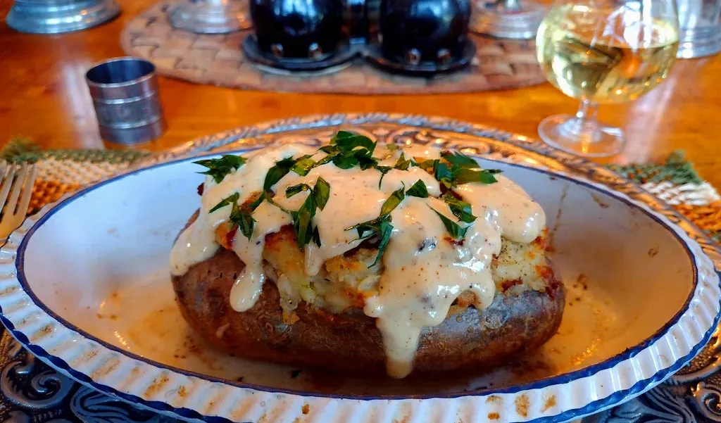 Alabama White Sauce BBQ – The Mayo Revolution Nobody Expected (Image Credits: Flickr)