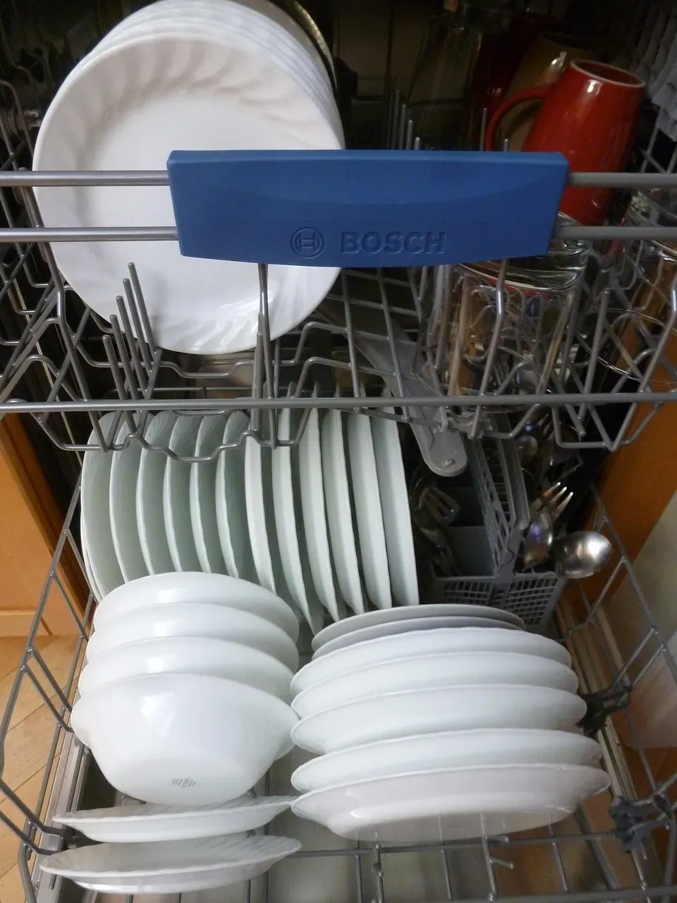 Dish Drying Rack and Wet Sponges (Image Credits: Pixabay)