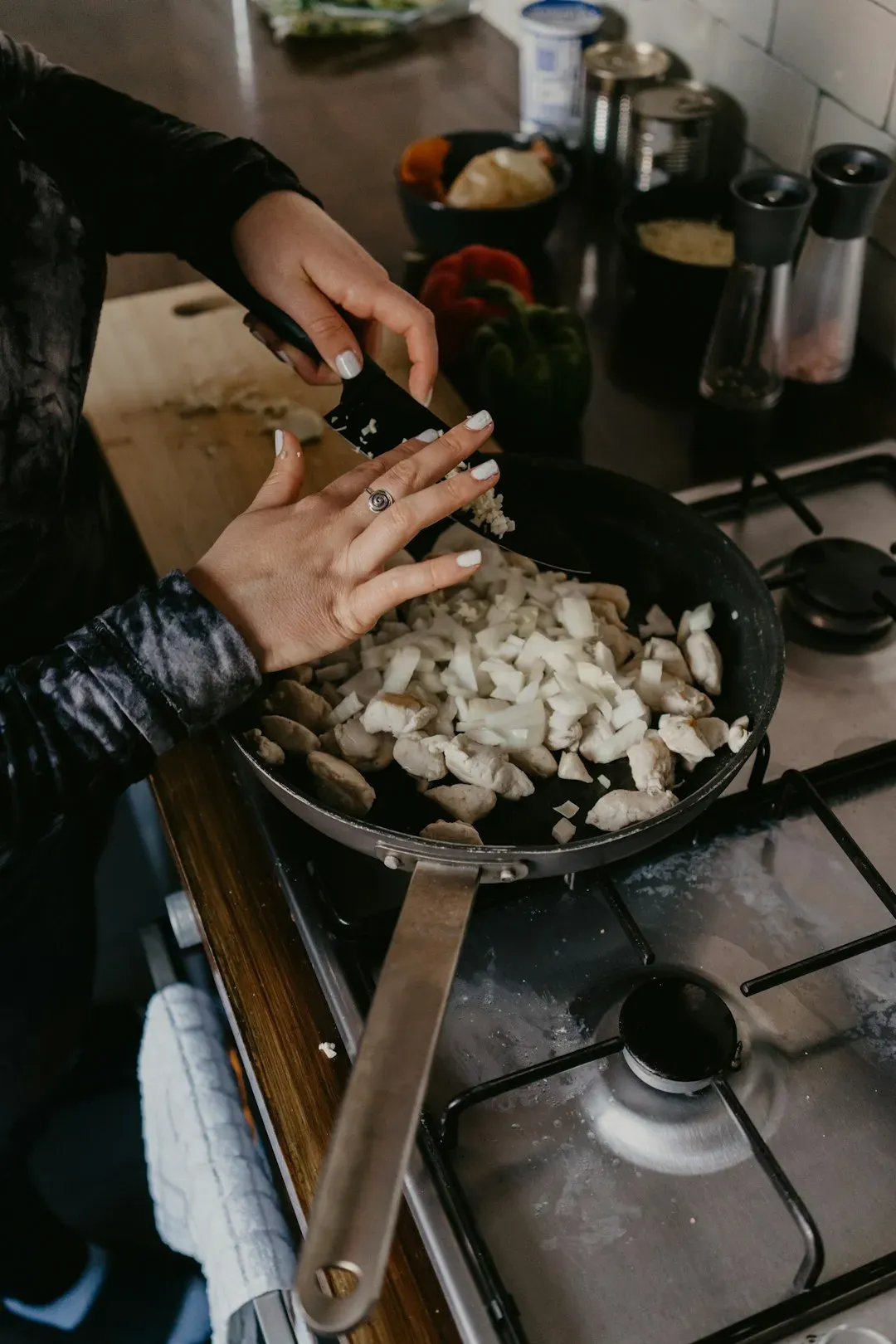 4. Overcrowding the Pan (Image Credits: Unsplash)