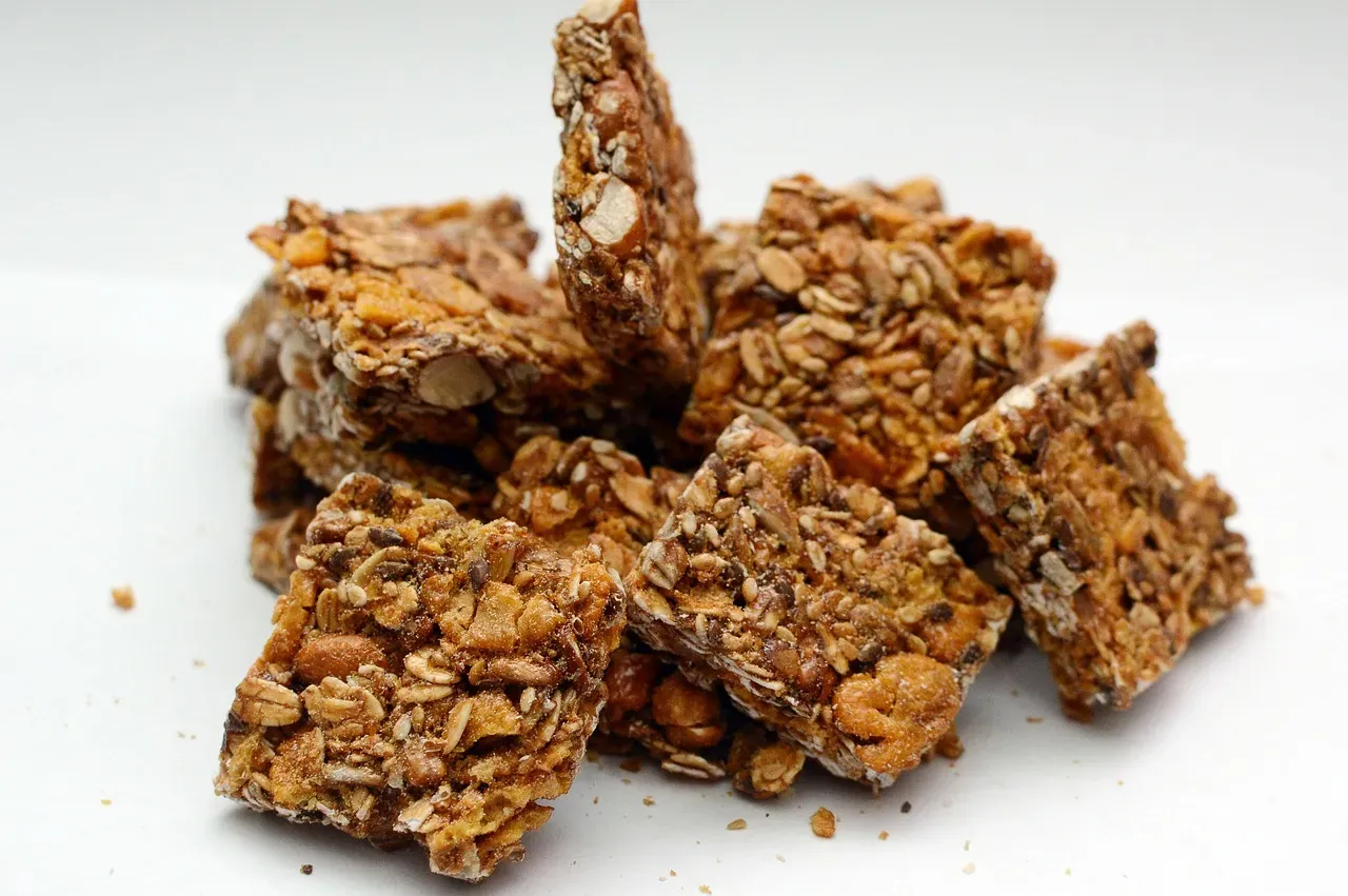 2. Granola Bars (Image Credits: Pixabay)