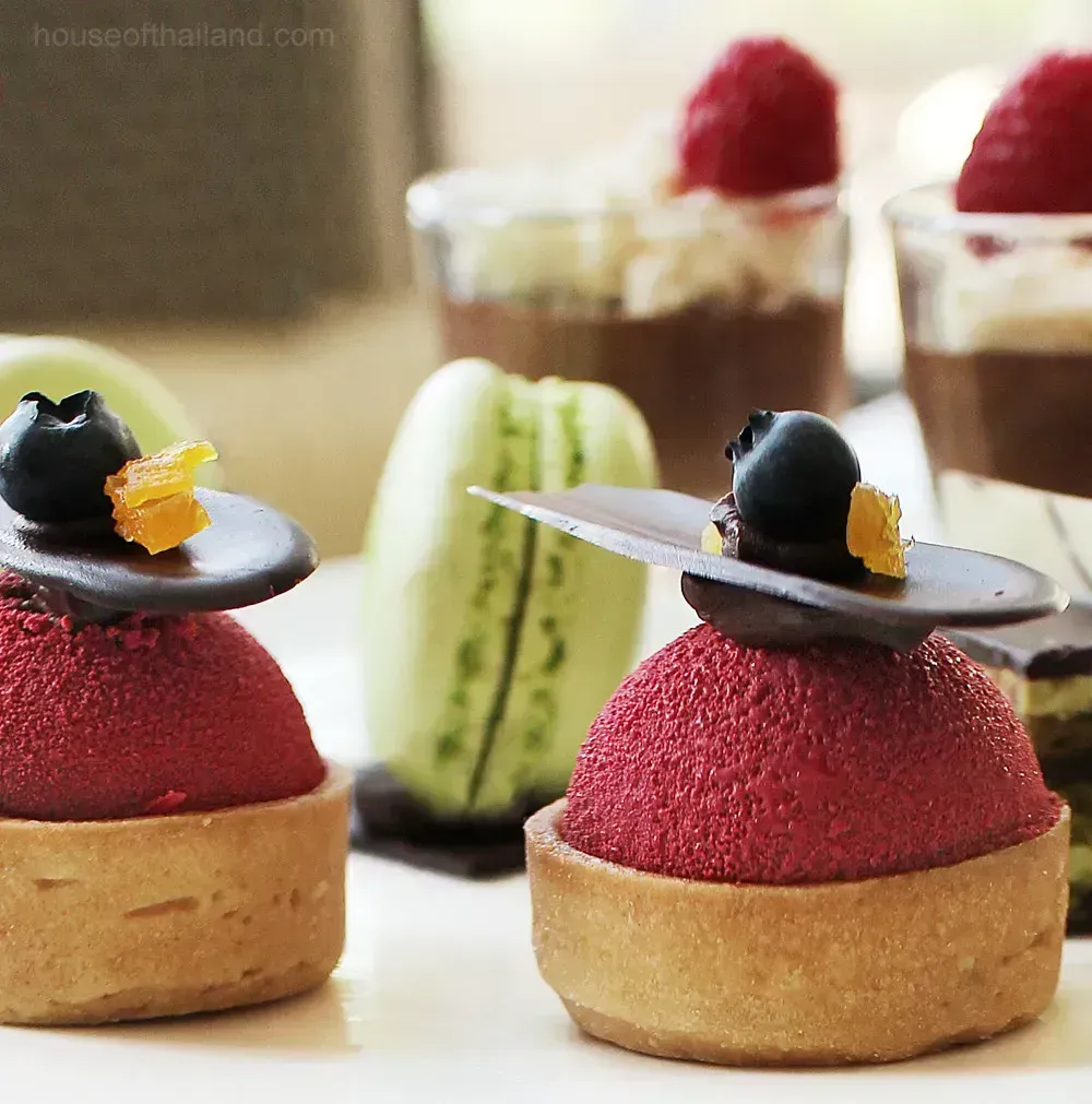 2. Gas Station Snack Cakes: Saturated Fat Disguised as Dessert (mythailand.blog, Flickr, CC BY-SA 2.0)