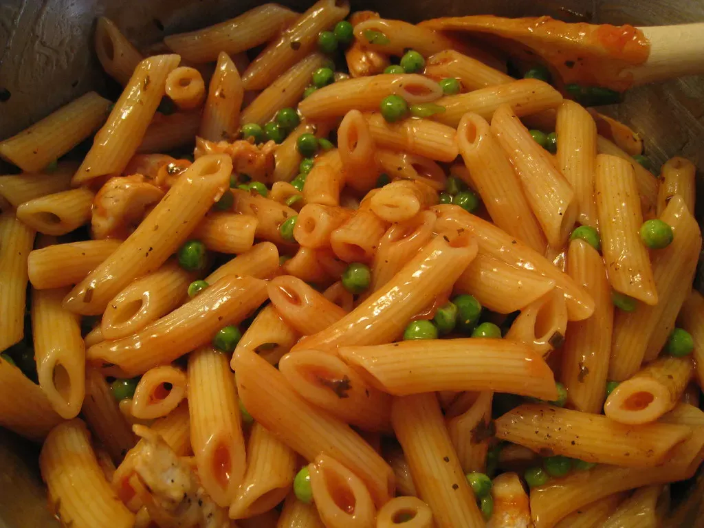 5. Lemon Garlic Pasta with White Beans (mastermaq, Flickr, CC BY-SA 2.0)