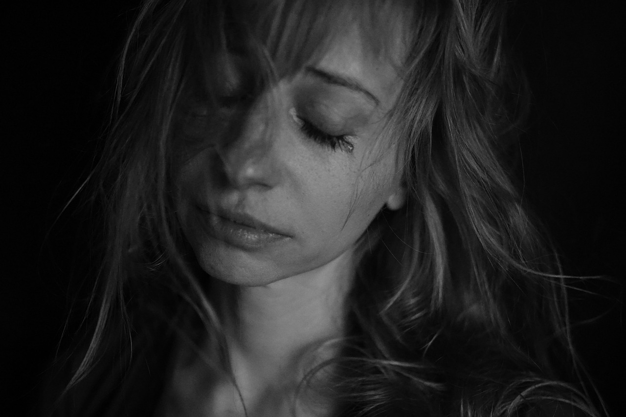 What Is the “Bare Minimum” Problem in Modern Dating? (image credits: pixabay)