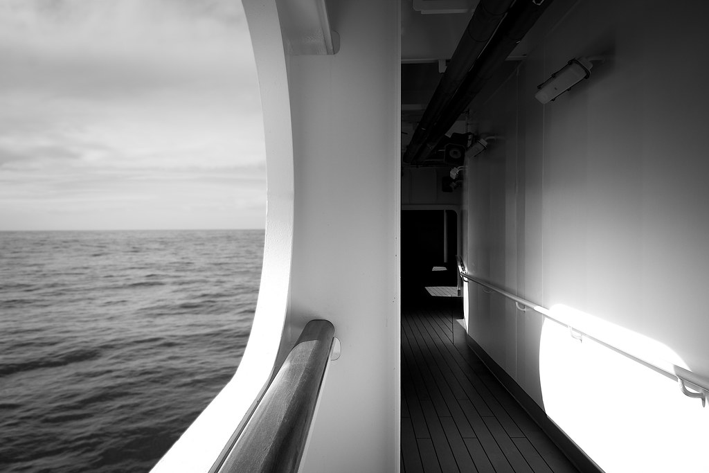 You're Trapped on a Floating Mall for Days (image credits: flickr)