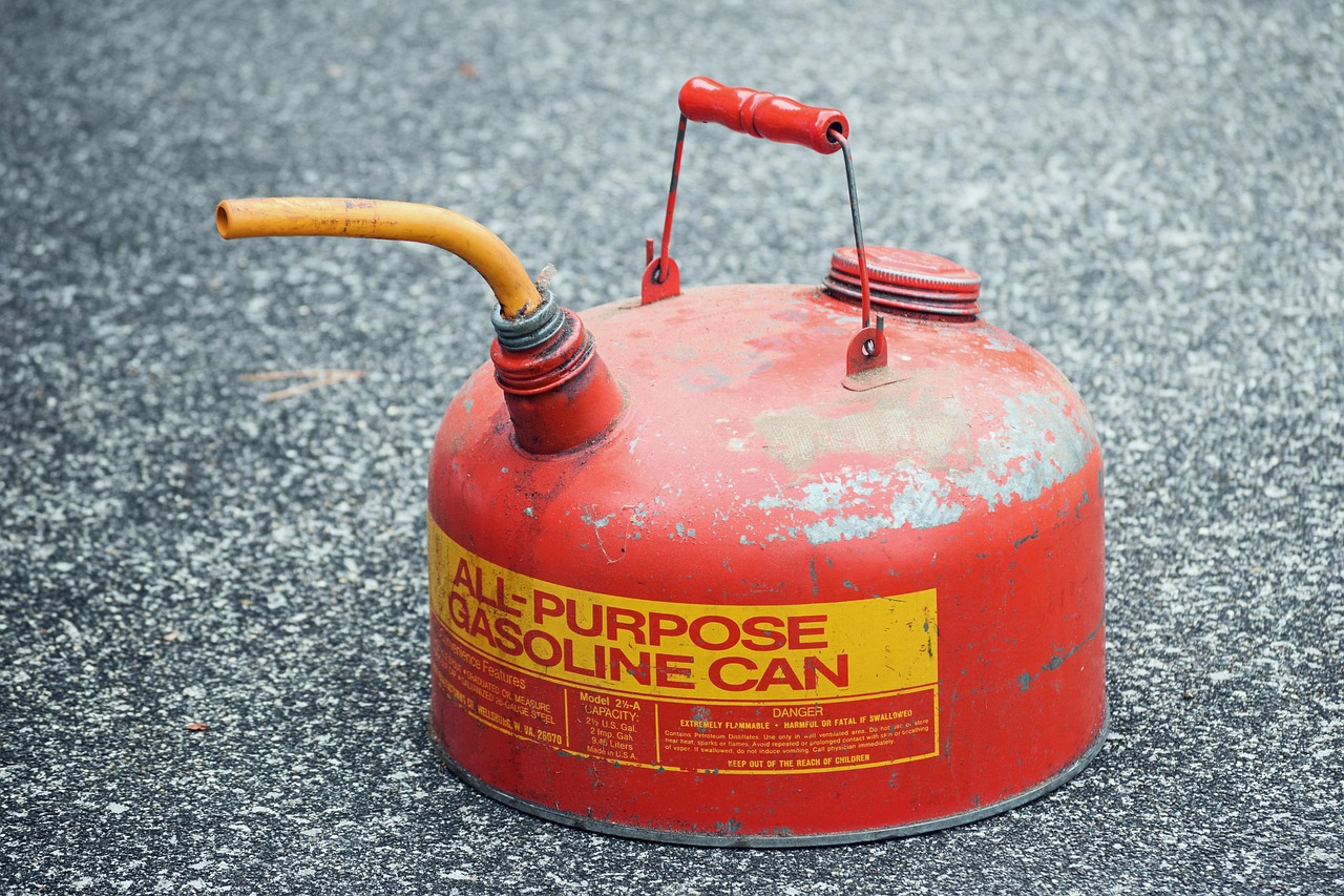 Gasoline Containers Near Heat Sources (image credits: pixabay)