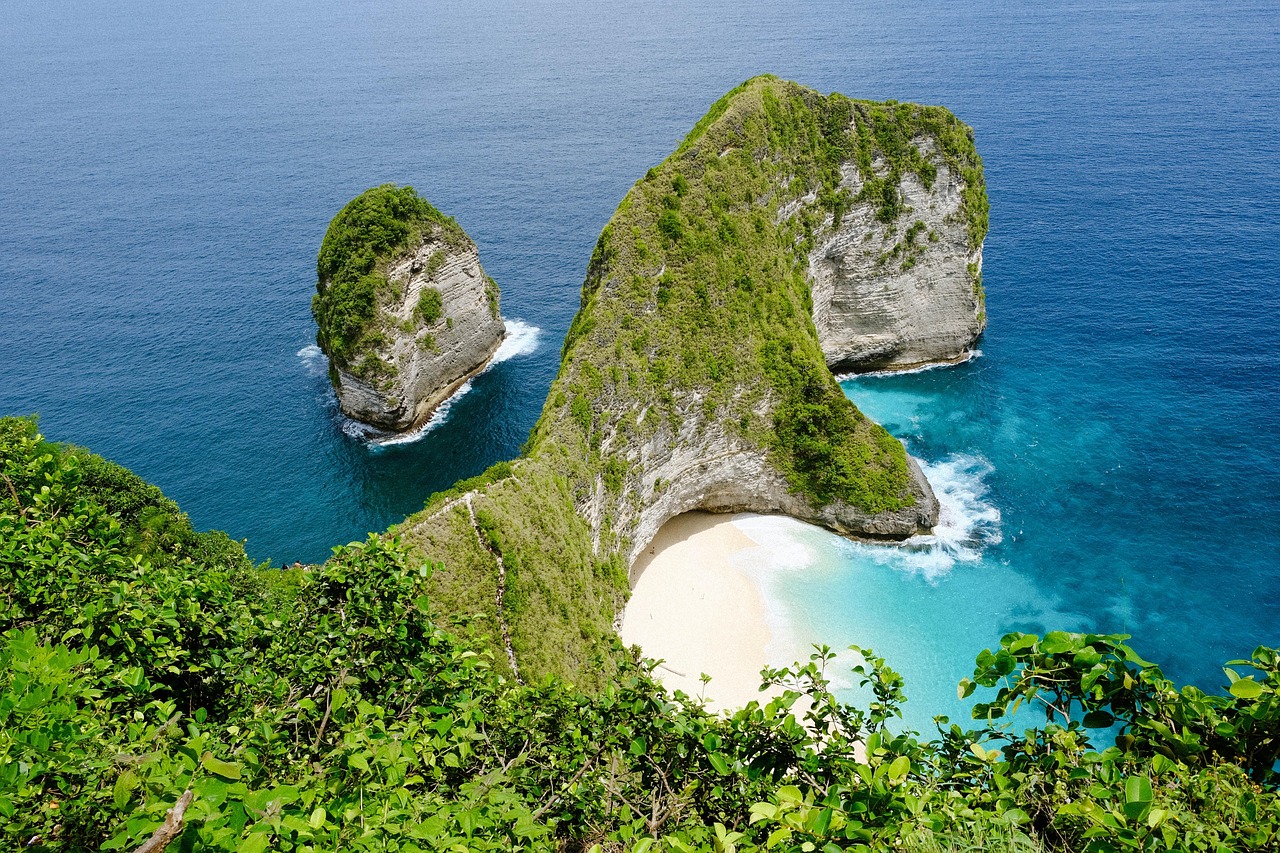Indonesia Simplifies Island Hopping Adventures (image credits: pixabay)