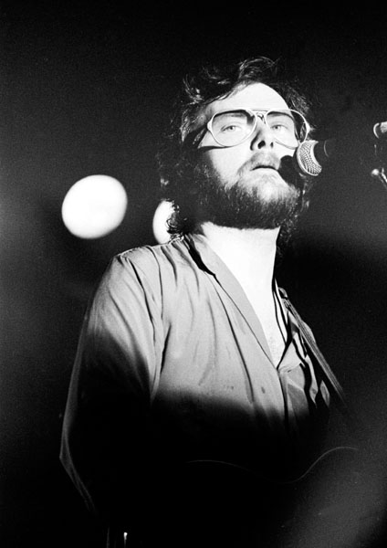 Stuck in the Middle as a Bob Dylan Parody (image credits: wikimedia)