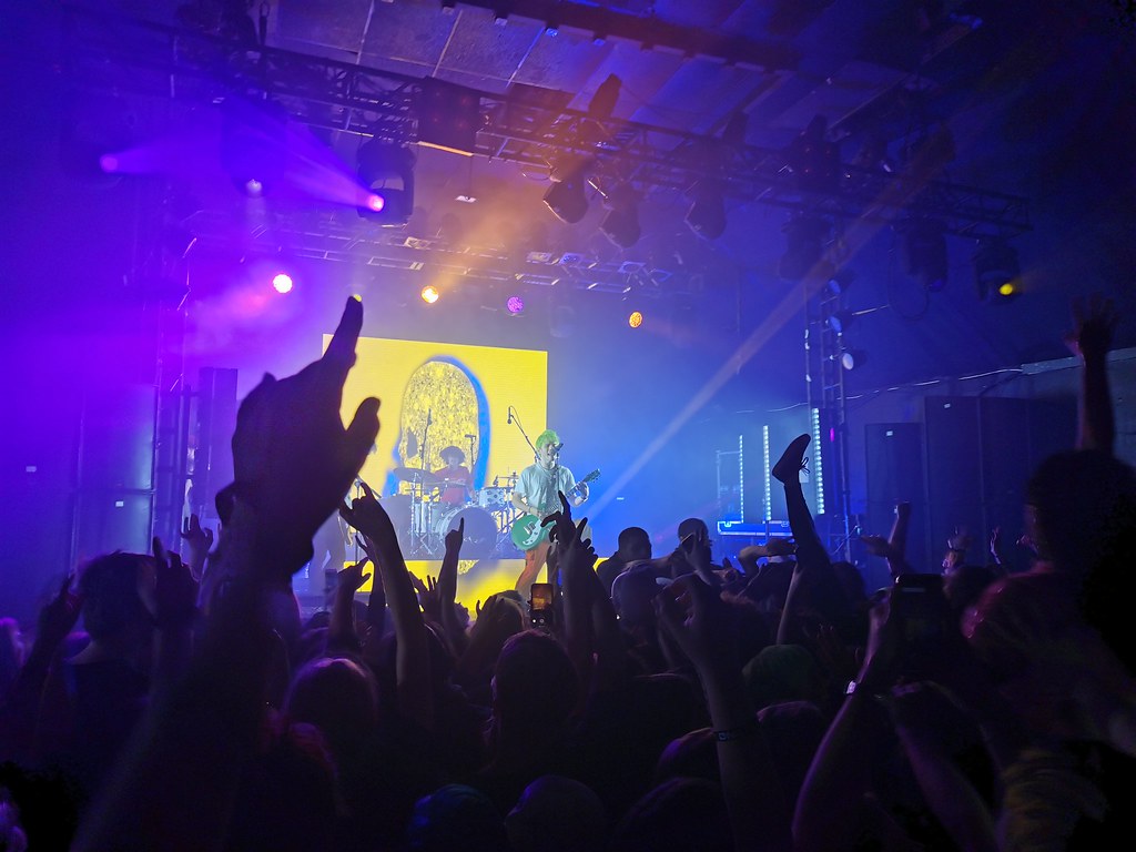 Fountains of Wayne’s “Stacy’s Mom”: Pop-Punk Comedy Gold (image credits: flickr)