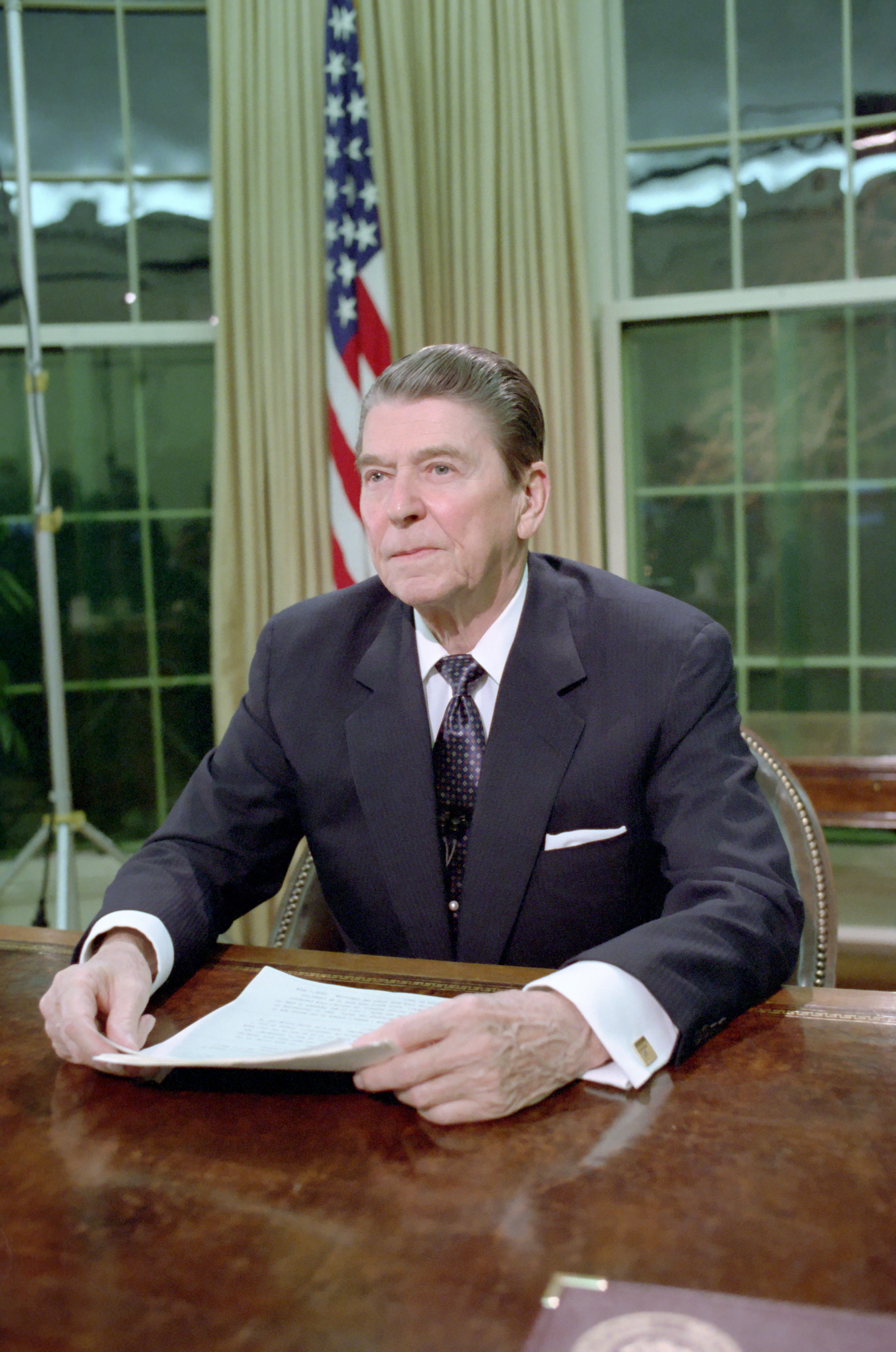 The Iran-Contra Affair: Secret Arms and Hidden Deals (image credits: wikimedia)