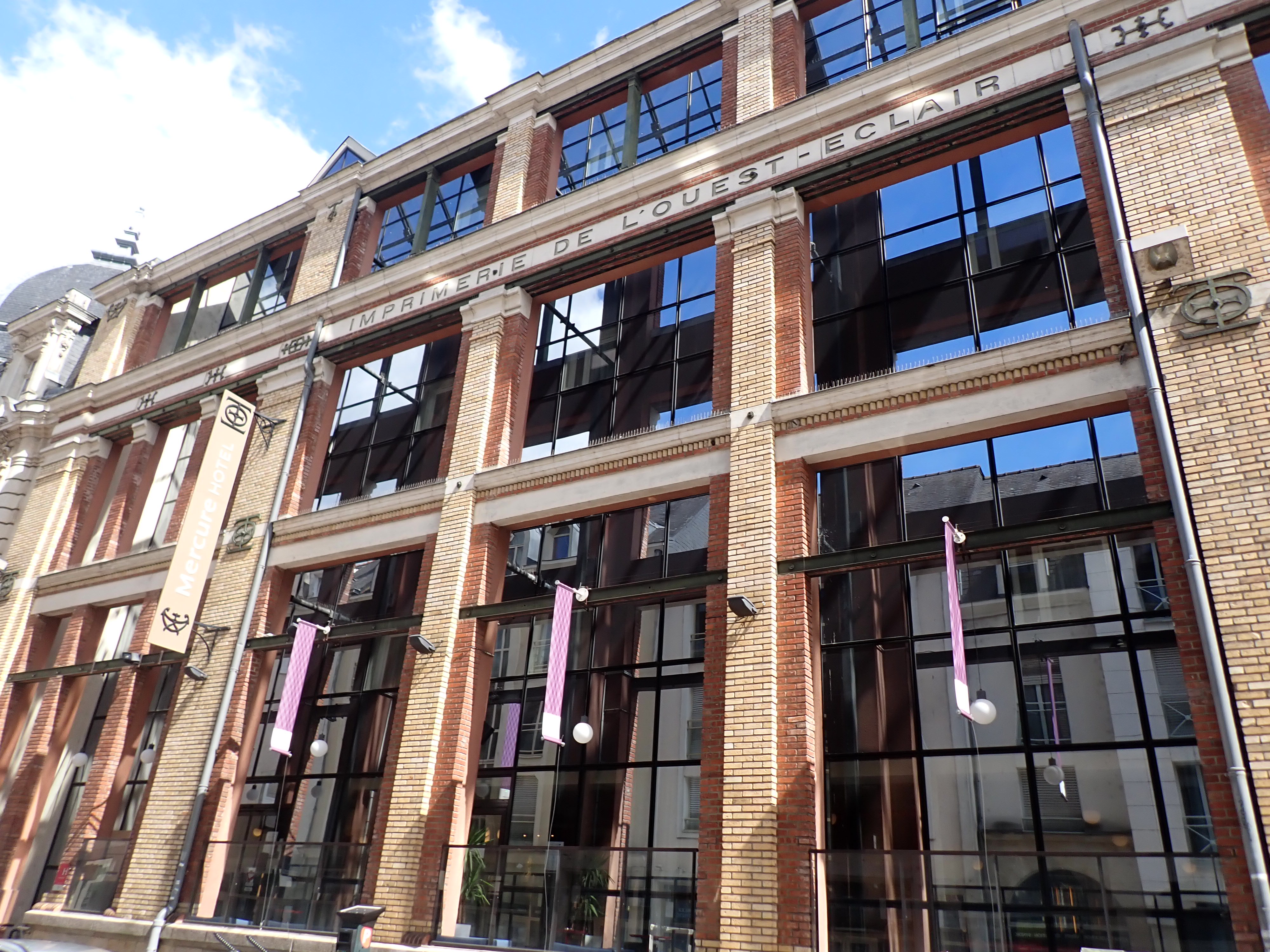 The Hotel Siege in “Hotel Mumbai” (image credits: wikimedia)