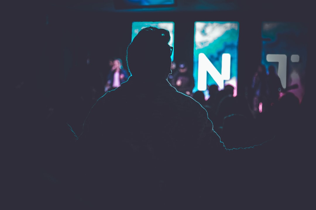 Wonderwall – Oasis (1995) (image credits: unsplash)