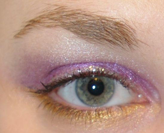 Hazel Eyes and Mood Adaptability (image credits: flickr)