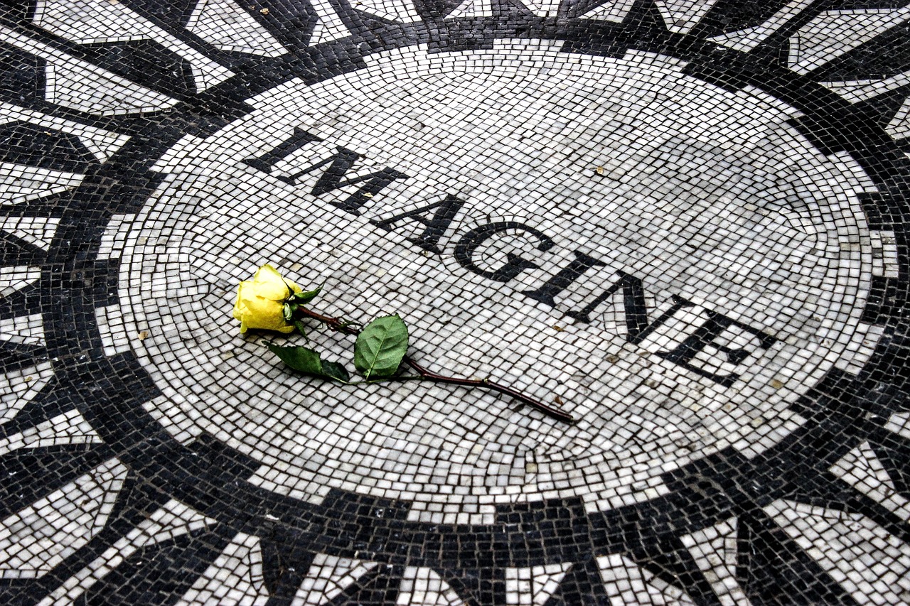Relatable Lyrics: “Imagine” by John Lennon (image credits: pixabay)