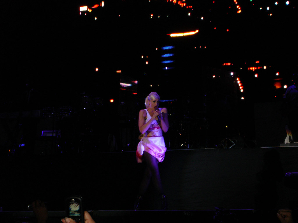 Gwen Stefani's Solo Pop Transformation (image credits: flickr)