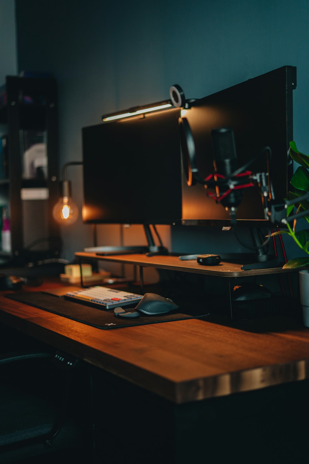 Built-In Desks and Computer Nooks (image credits: unsplash)