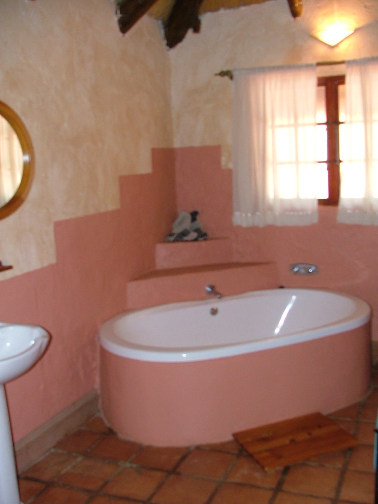 All-White Bathrooms: Sterile, Not Serene (image credits: flickr)