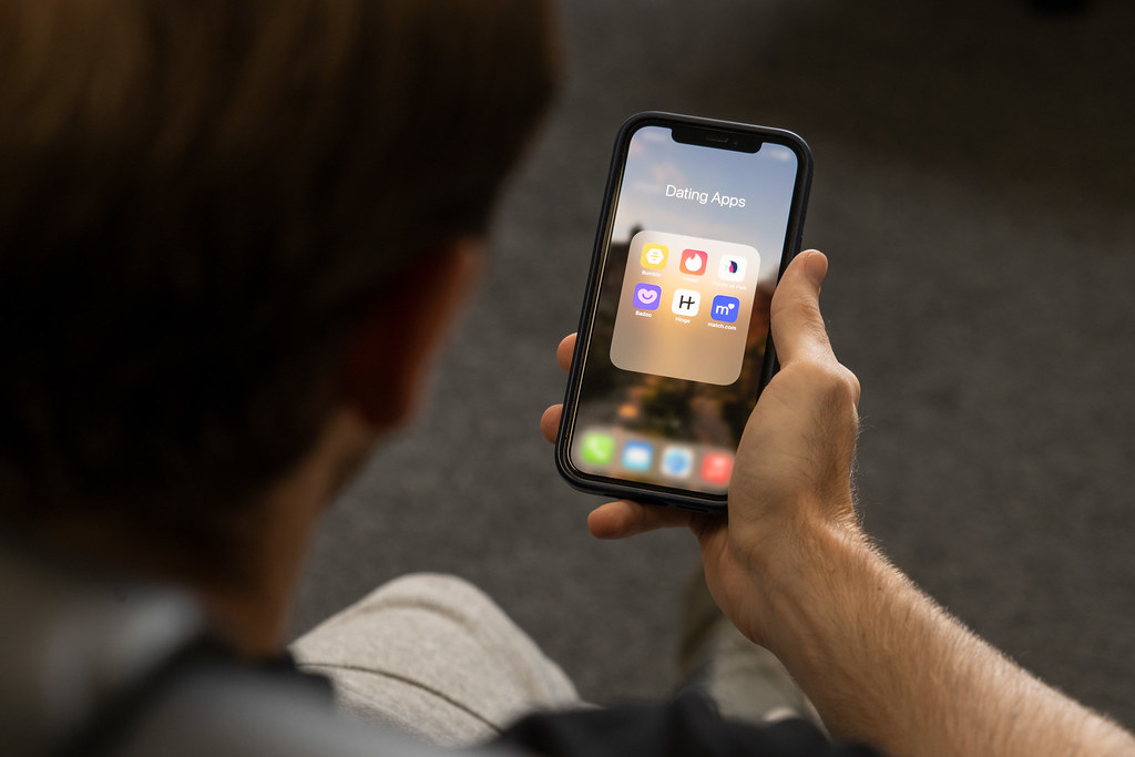 Dating Apps and Infinite Choice Paralysis (image credits: flickr)