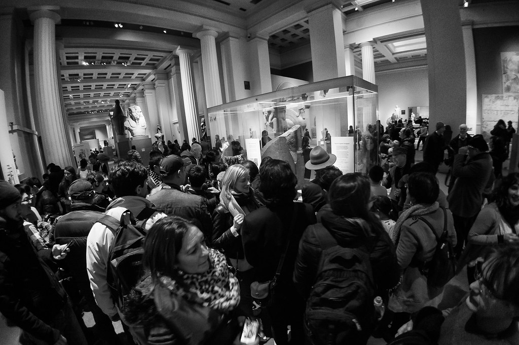 Short Attention Spans: The Modern Museum Rush (image credits: flickr)
