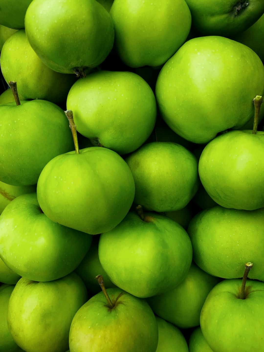 Apples: Not So Innocent After All (image credits: unsplash)