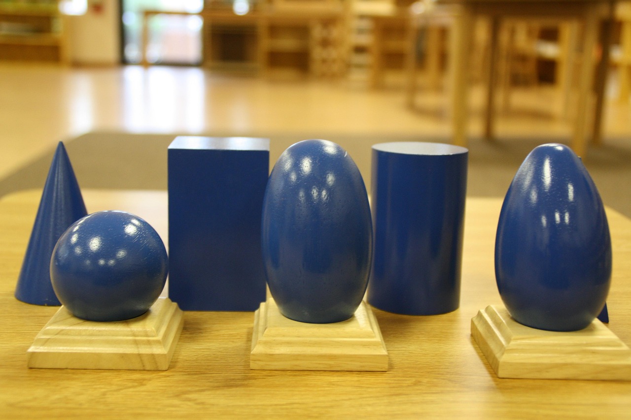 Montessori Meets Modern Tech (image credits: pixabay)