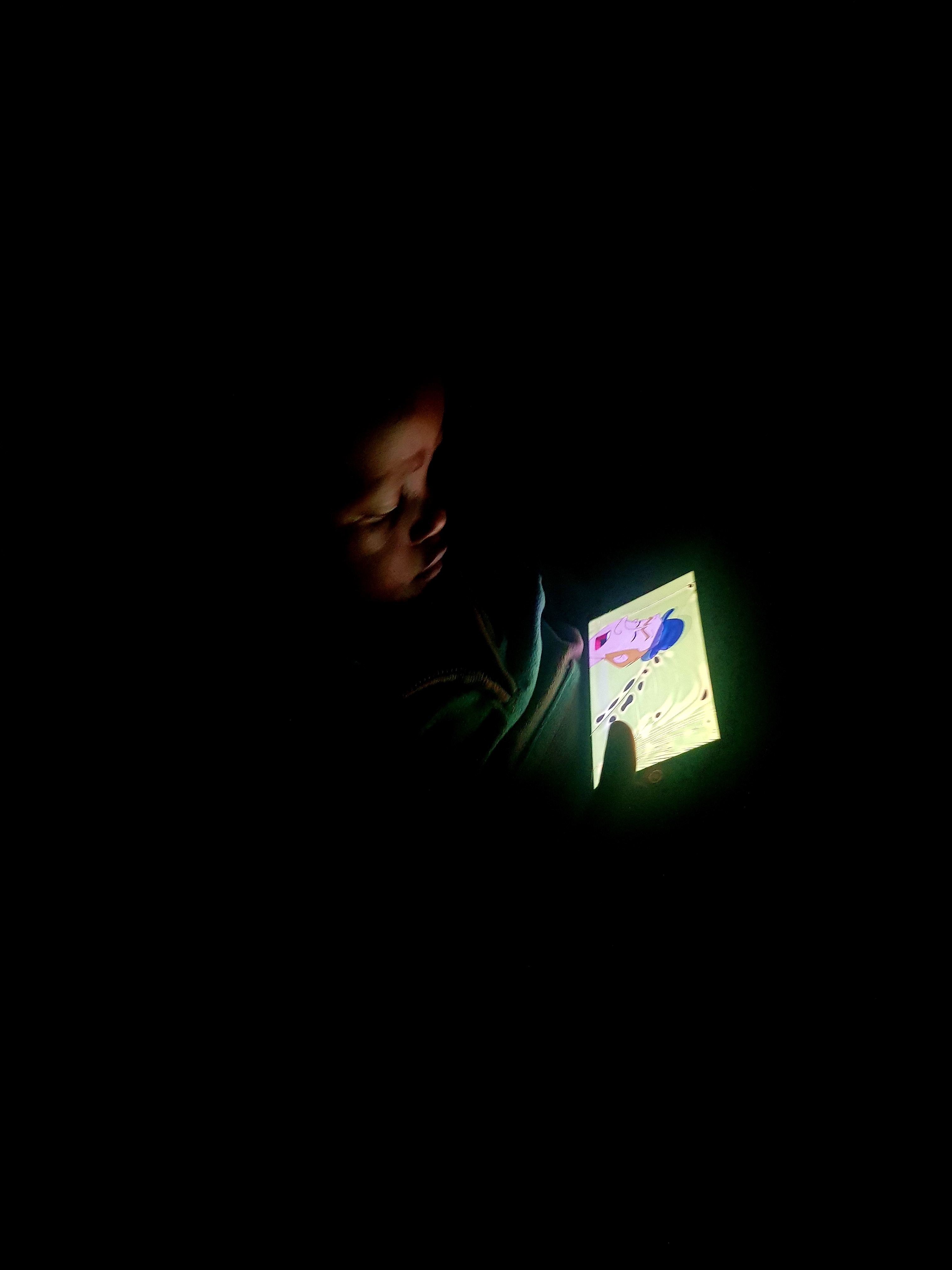 Why Screens Sneak Into Our Lives (image credits: wikimedia)