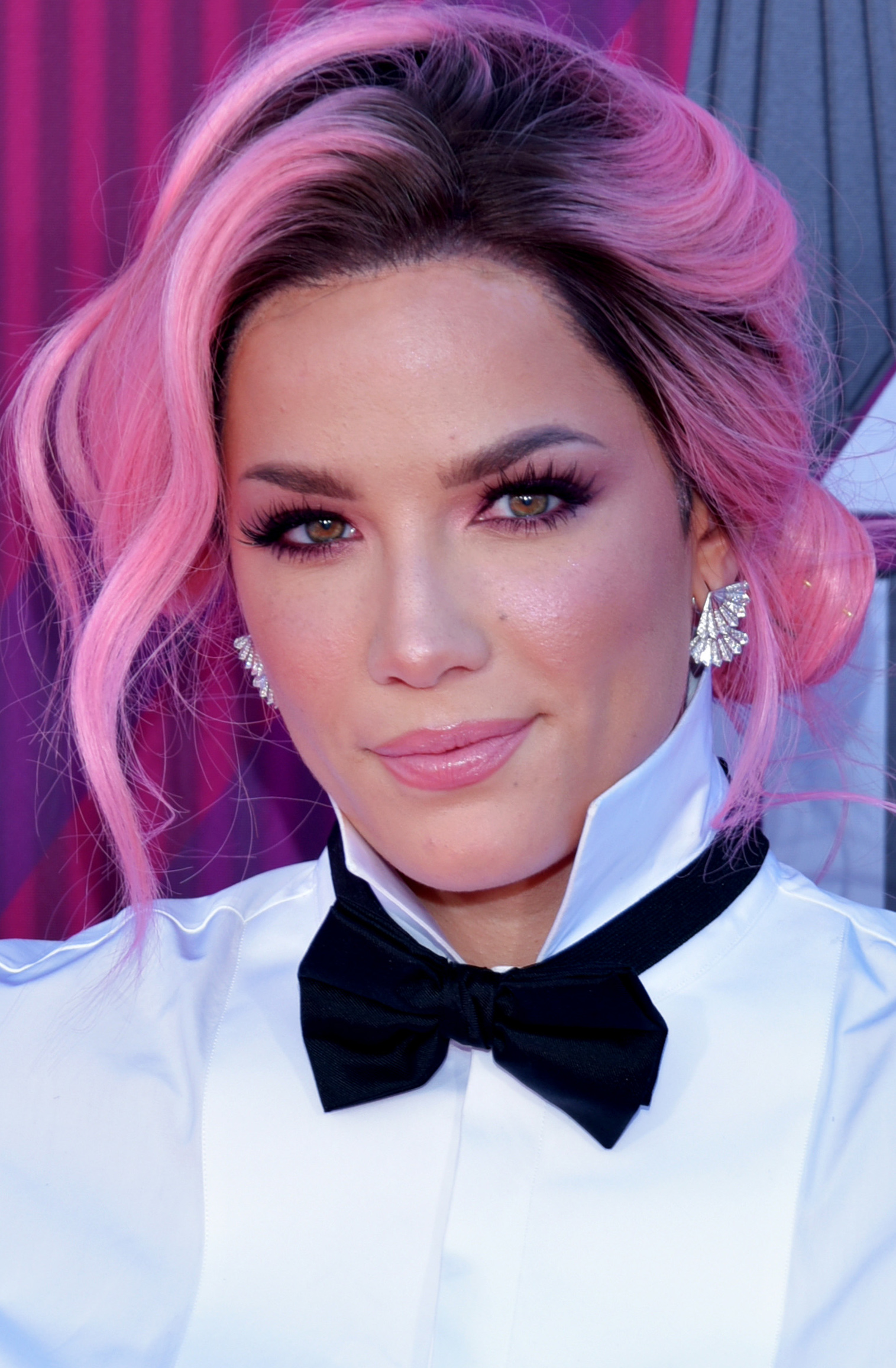 Halsey’s Endometriosis and Pregnancy Pain (image credits: wikimedia)