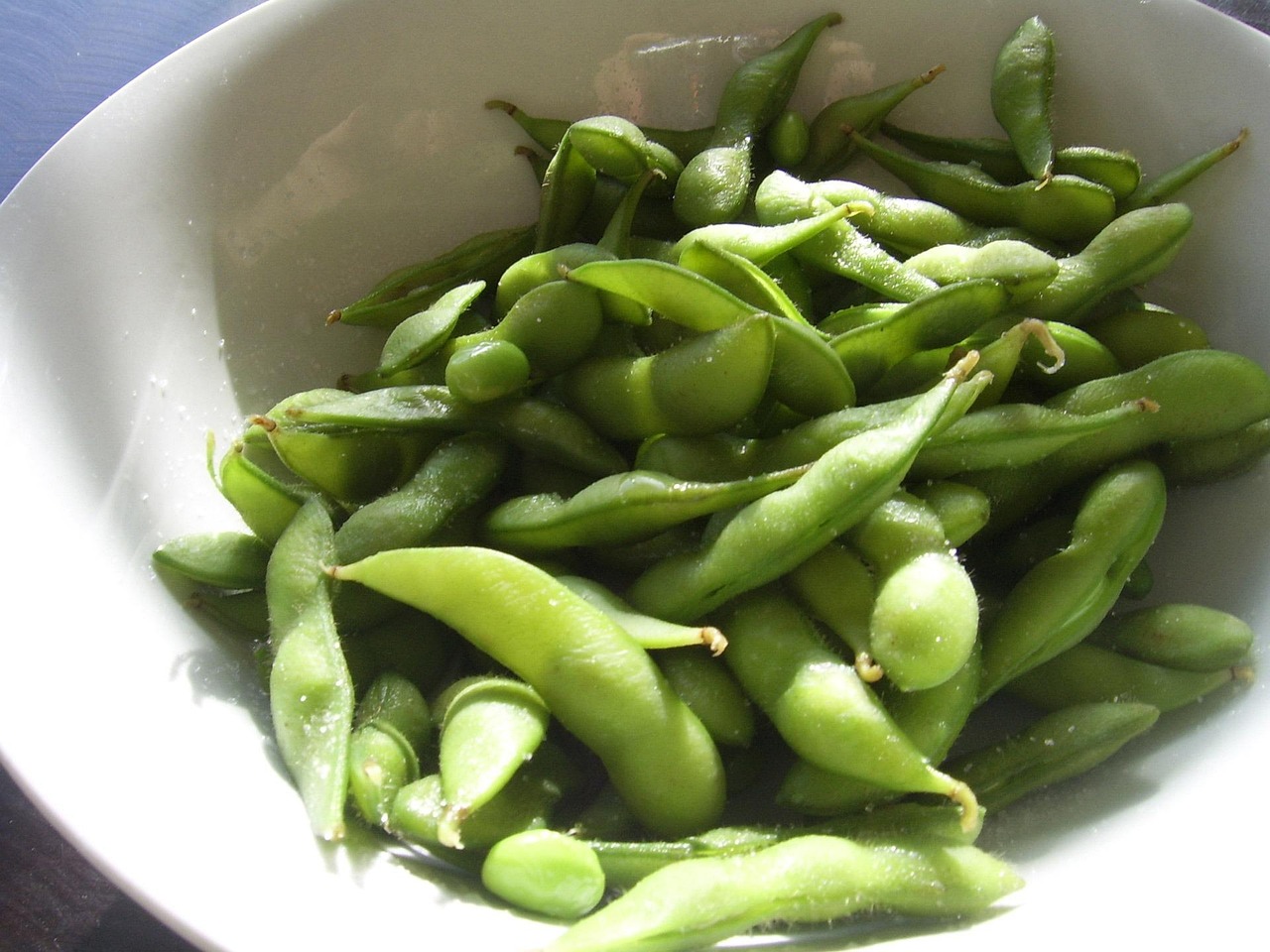 Edamame: Plant-Based Protein and Folate (image credits: pixabay)