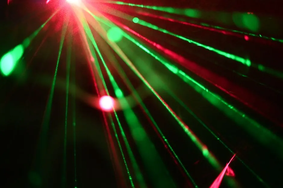 Photons Have No Mass, So Why Do They Still Bend? (Image Credits: Pexels)