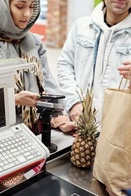 12. Requesting item by item price confirmation before ringing up (Image Credits: Pexels)