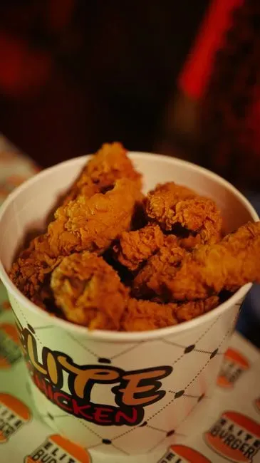 8. Fried chicken bucket (Image Credits: Pexels)