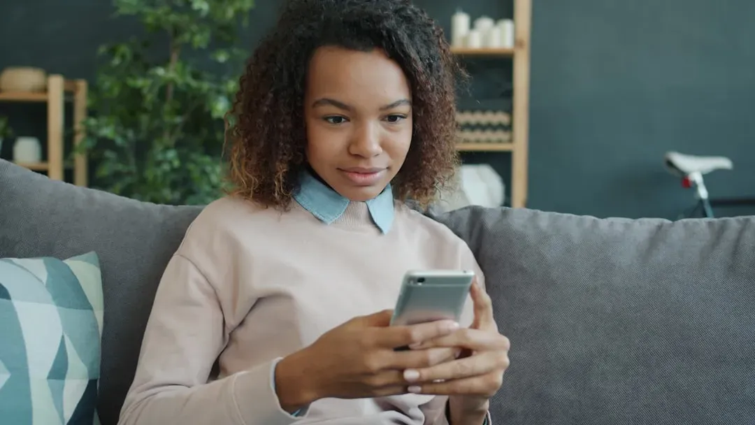 5. How to Use and Trust Social Media (Image Credits: Unsplash)