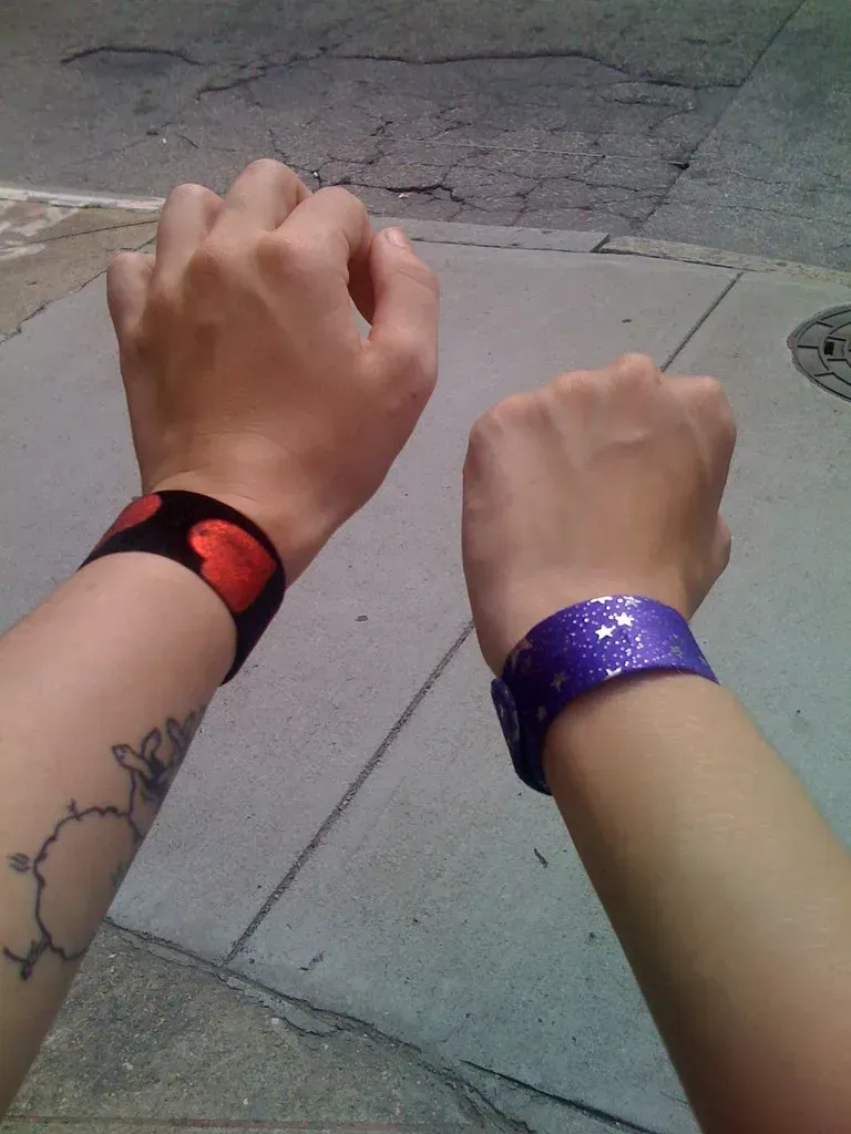 6. Slap Bracelets Stacked Up Your Arm (jyllish, Flickr, <a href="https://creativecommons.org/licenses/by-sa/2.0/" target="_blank" rel="noopener">CC BY-SA 2.0</a>)