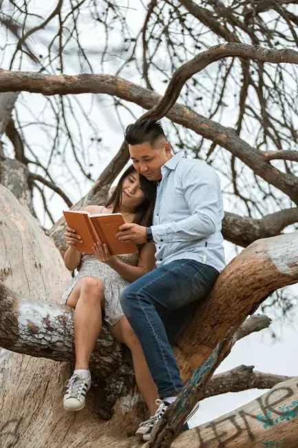 3. They Maintain a Shared Story Without Losing Individual Identity (Image Credits: Pexels)