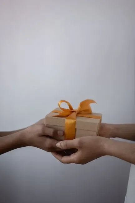 Practicing small, unprompted acts of generosity (Image Credits: Pexels)