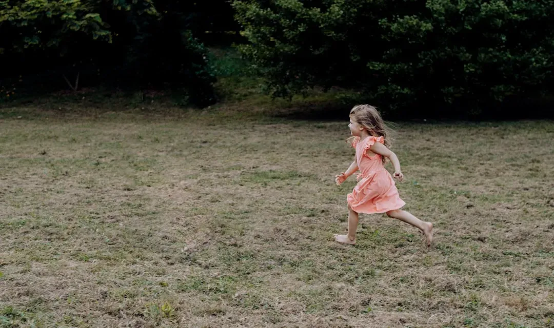 4. Letting Kids Roam the Neighborhood Unsupervised (Image Credits: Unsplash)