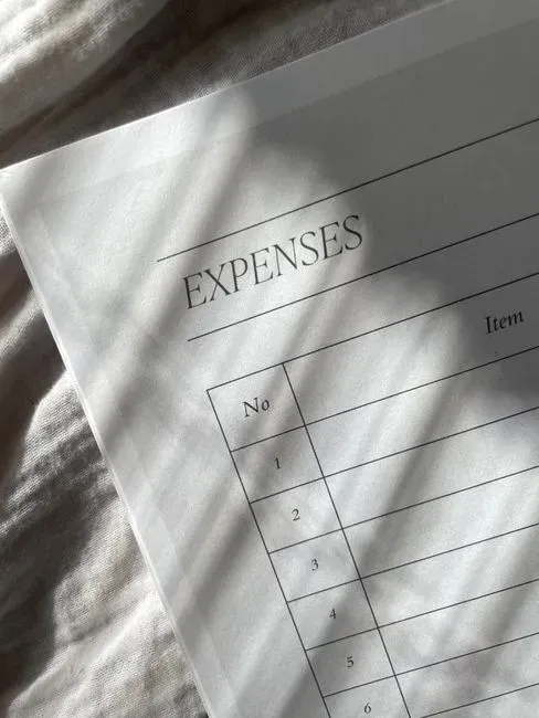 3. They Actually Track Their Spending (Image Credits: Pexels)
