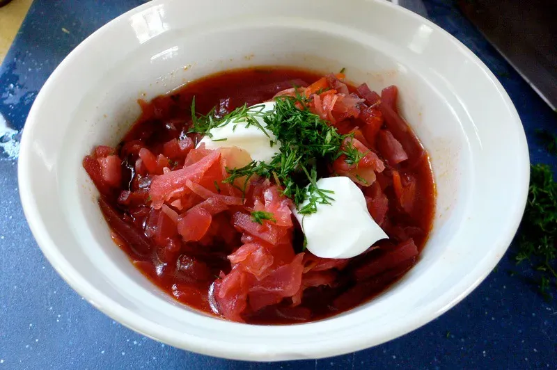 Borscht: Ukraine and Russia's beet soup battle (Kelly Sue, Flickr, <a href="https://creativecommons.org/licenses/by-sa/2.0/" target="_blank" rel="noopener">CC BY-SA 2.0</a>)