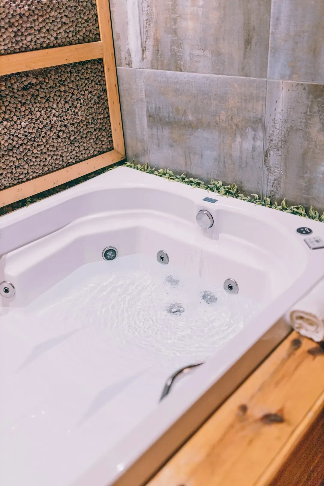 12. Jetted Jacuzzi Tubs (Image Credits: Unsplash)