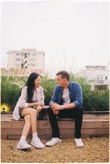 4. Treating Emotional Offloading as Intimacy (Image Credits: Pexels)