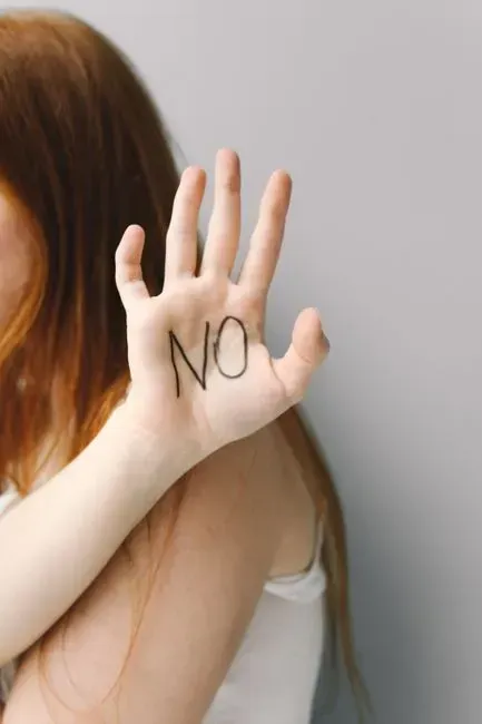 5. People-Pleasing as a Default Setting (Image Credits: Pexels)