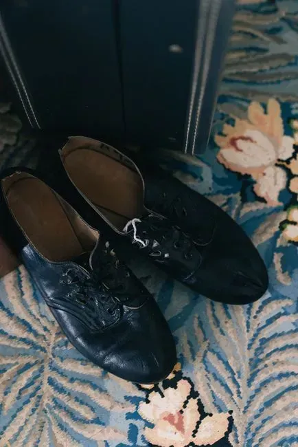 1. Keeping shoes on indoors (Image Credits: Pexels)