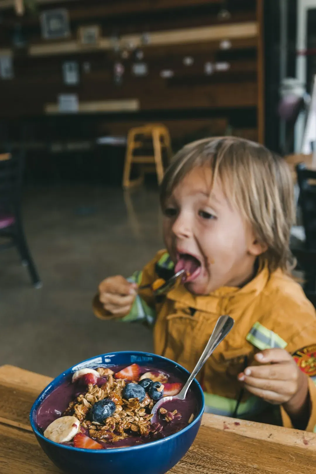 6. Forcing Them to Eat Everything on Their Plate (Image Credits: Unsplash)