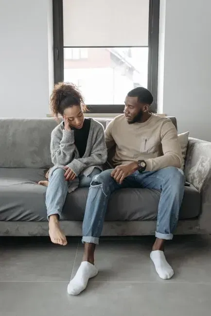 6. They Stop Putting Effort Into the Relationship (Image Credits: Pexels)