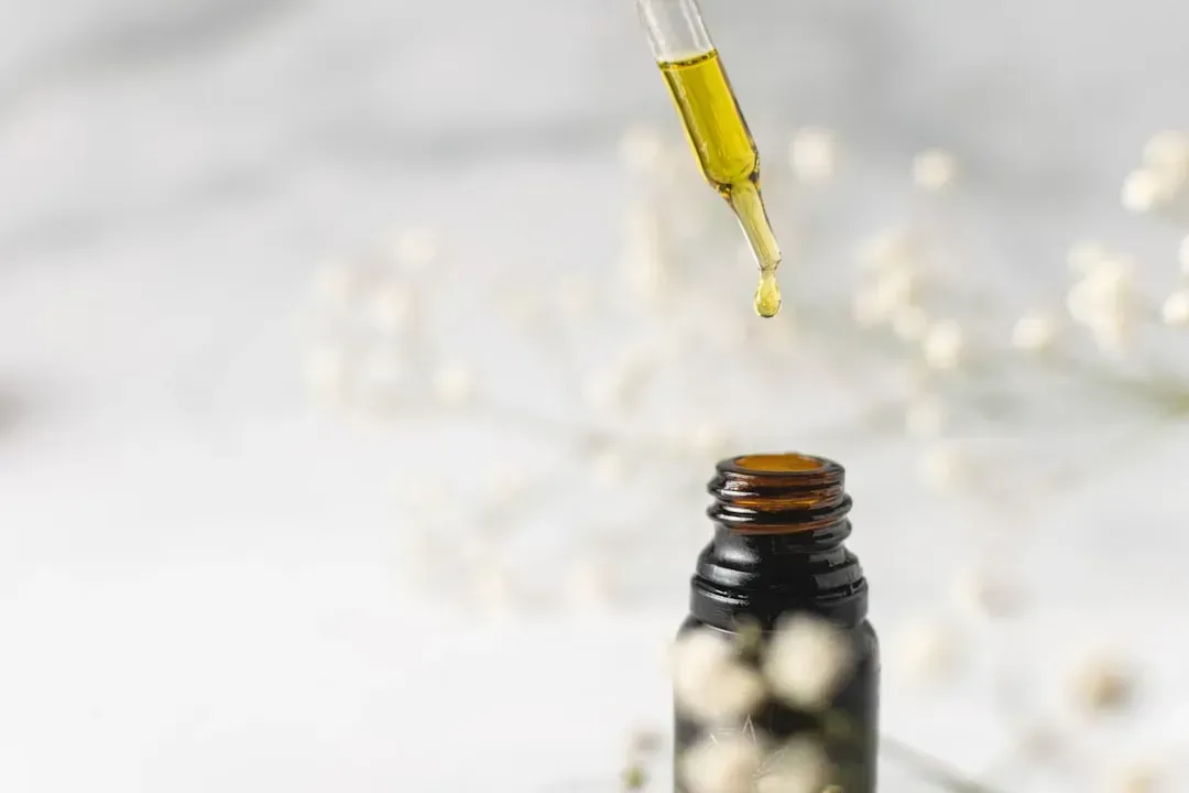 Applying Vaseline or Castor Oil to Lashes and Brows (Image Credits: Unsplash)
